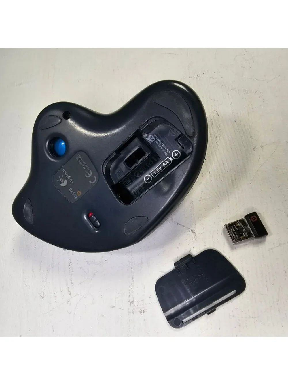Logitech M570 Ergonomic Wireless Trackball Mouse w/ USB Receiver Black/Blue